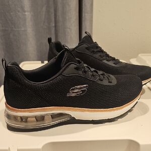 Skechers Men's Black and Gold Sneakers